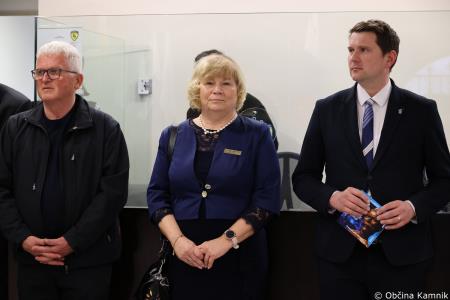 V prostorih občinske stavbe na ogled razstava literarnih in likovnih del na temo Častni občan Kamnika (27)